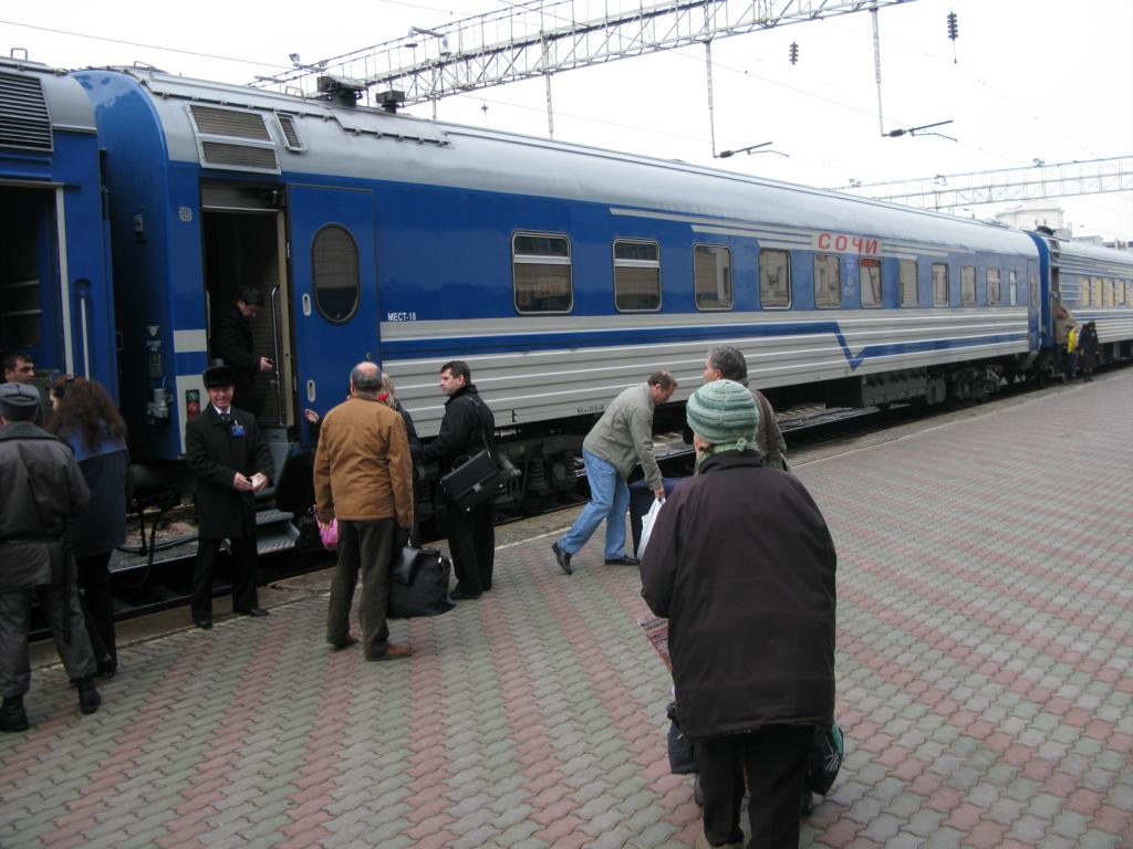 Станции поезда москва сочи. Поезд Сочи. Фирменный поезд Сочи. Поезд Москва Сочи. Олимпийский поезд.