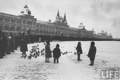 Очередь в Мавзолей Ленина и Сталина. 1954 г..jpg